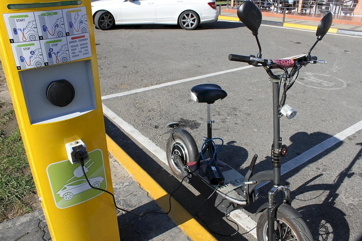 Рекуперация на самокате. Электросамокат Хедвей-3 Electric Scooter Headway-3. Зарядная станция для самокатов. Зарядная станция для электросамоката. Станция подзарядки электросамокатов.