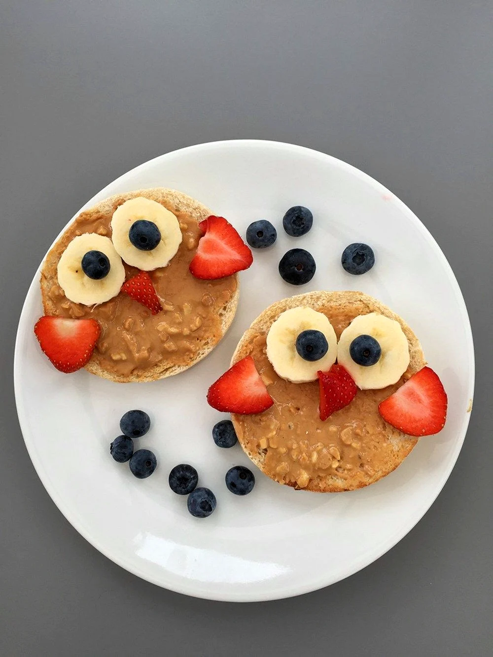 Breakfast baby. Вкусный завтрак для детей. Креативный завтрак для детей. Красивая еда для детей. Украсить еду для ребенка.