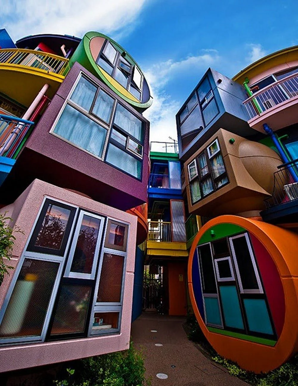 Жилой комплекс Reversible-Destiny Lofts Токио Япония